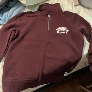 Roots quarter zip pull over